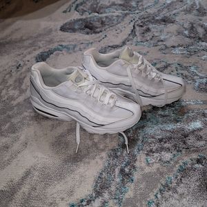 Nike Air Max 95 - 905348-104 - White/ Metallic Silver/ Pure Platinum